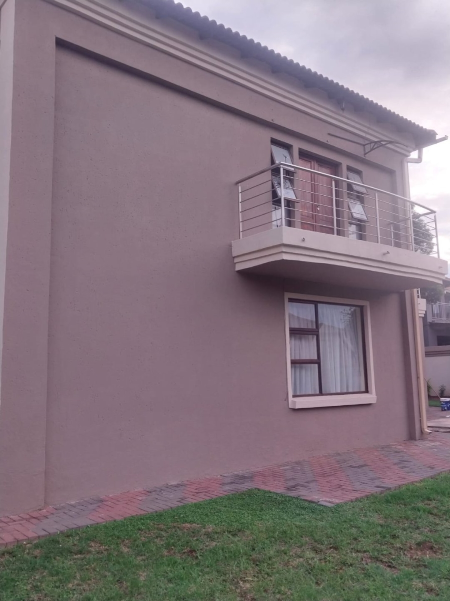 To Let 6 Bedroom Property for Rent in Xanadu North West